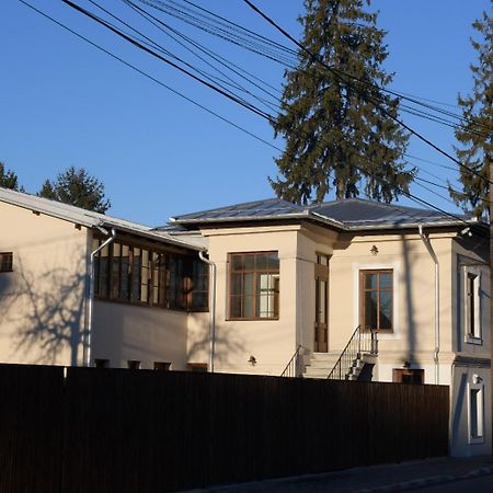 Guesthouse 24 Targoviste Eksteriør billede